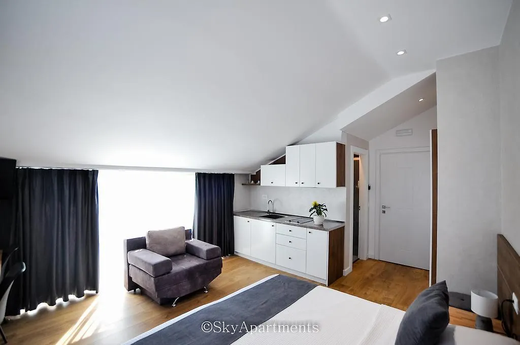 Sky Apartments Tirana 0*,