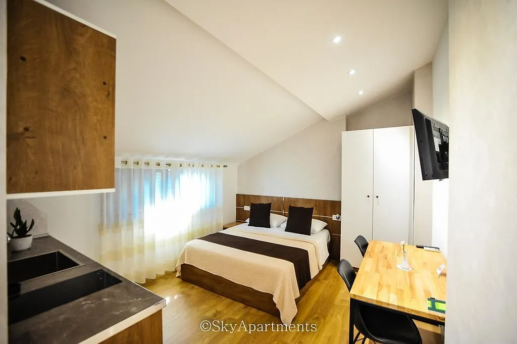 Sky Apartments Tirana 0*,
